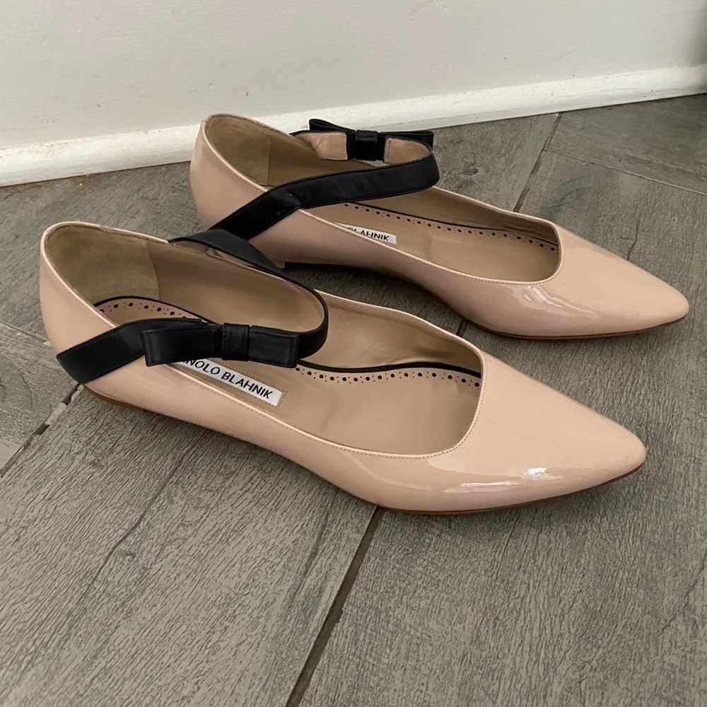 MANOLO Blahnik nude pointed toe flats